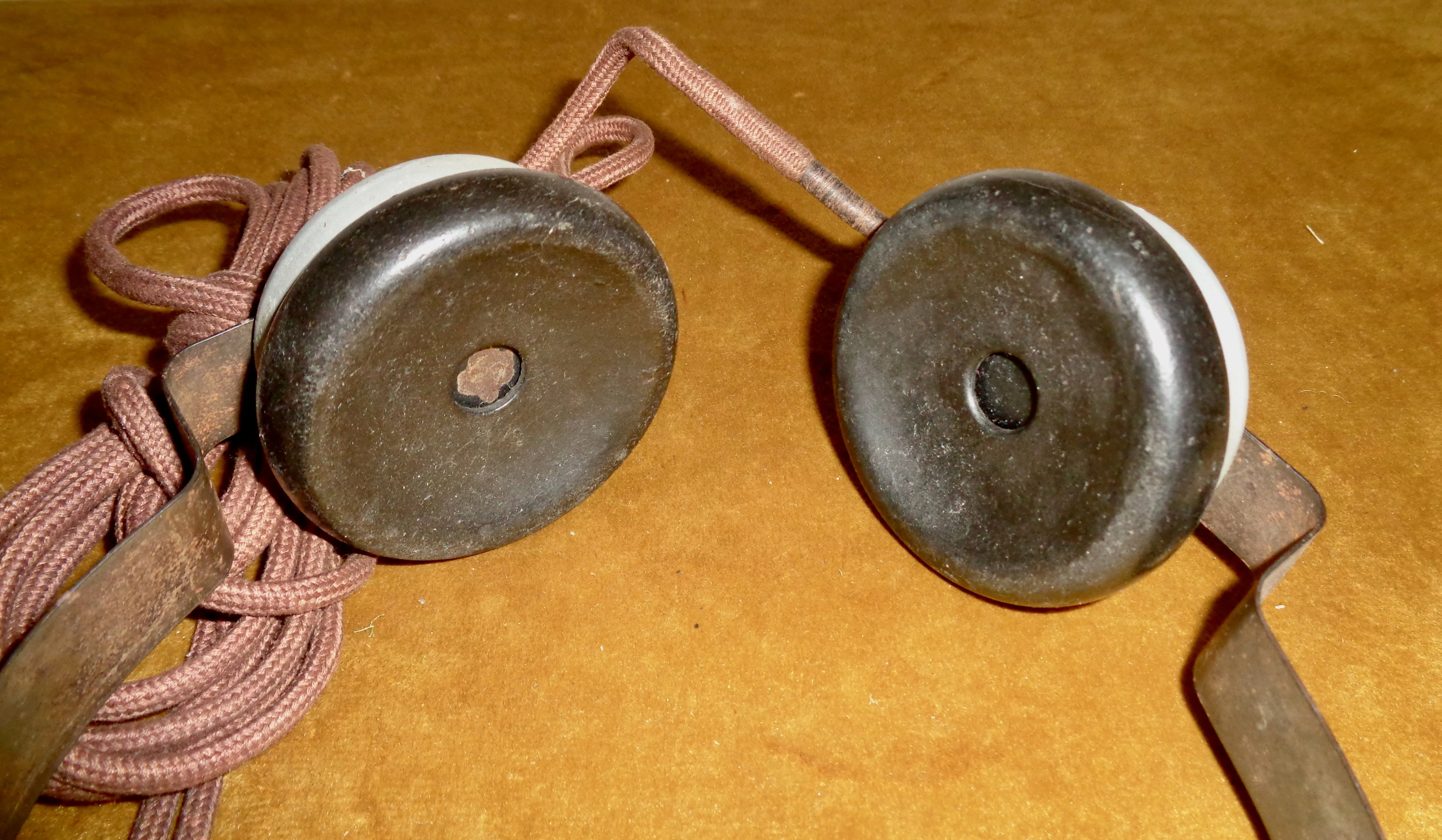 1920s TMC Bakelite And Metal 2000Ω Crystal Set Headphones