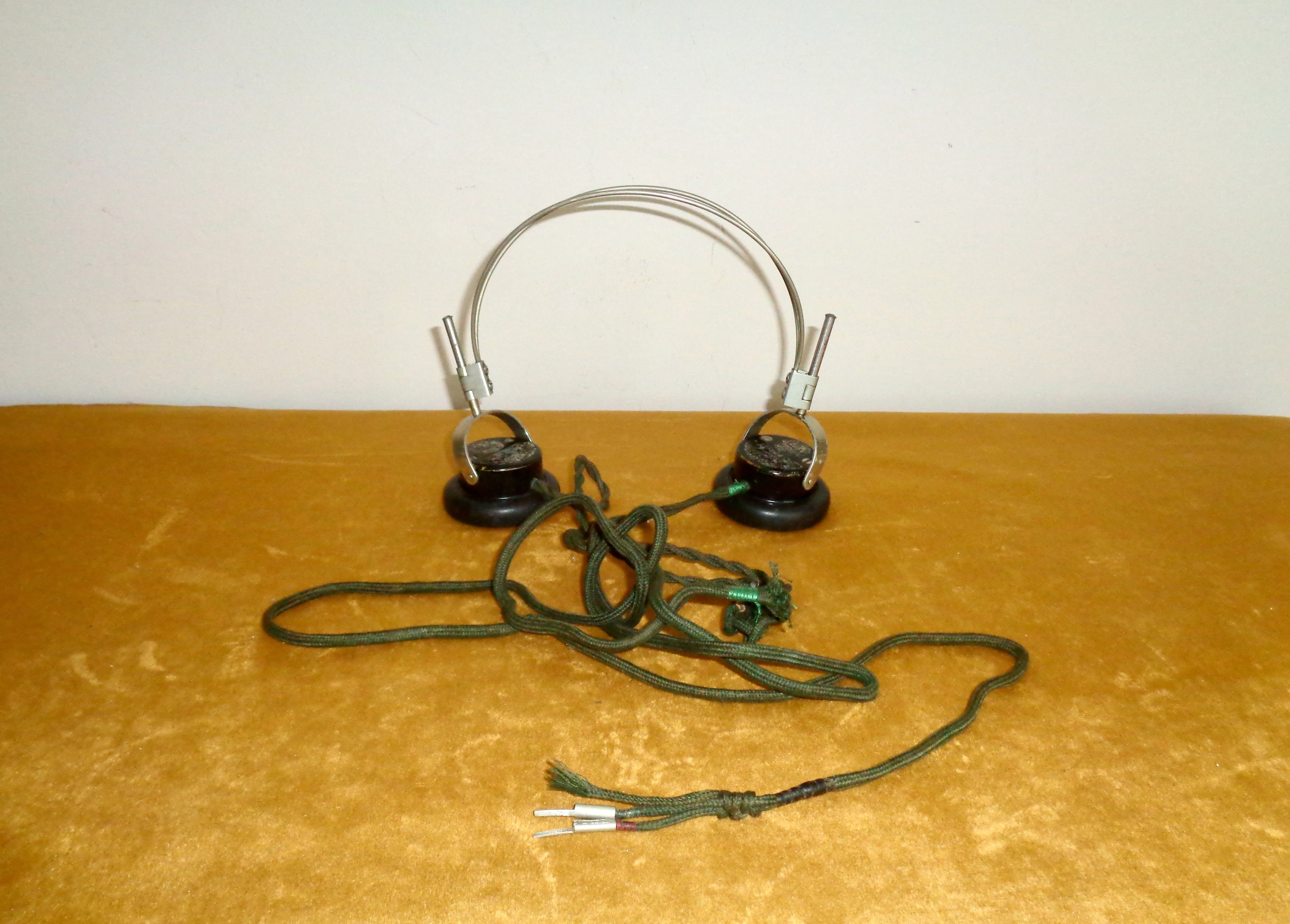 1920s Western Electric UK Bakelite Crystal Set Headphones 2000 Ohms. Made in England