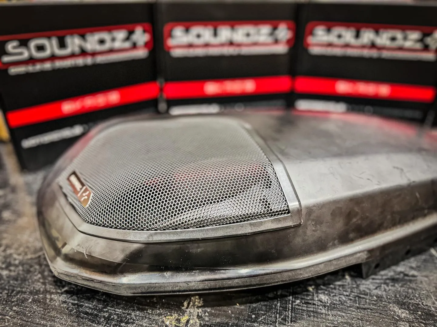 Soundz 23.5-24 Harley Davidson 6x9 Cut-in lid kit